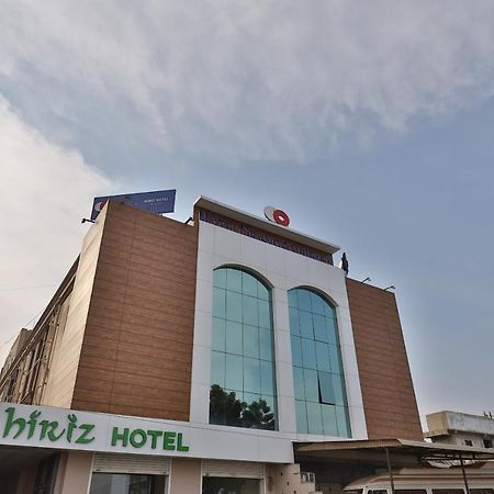 Capital O 41581 Hiriz Hotel Gāndhīdhām Esterno foto