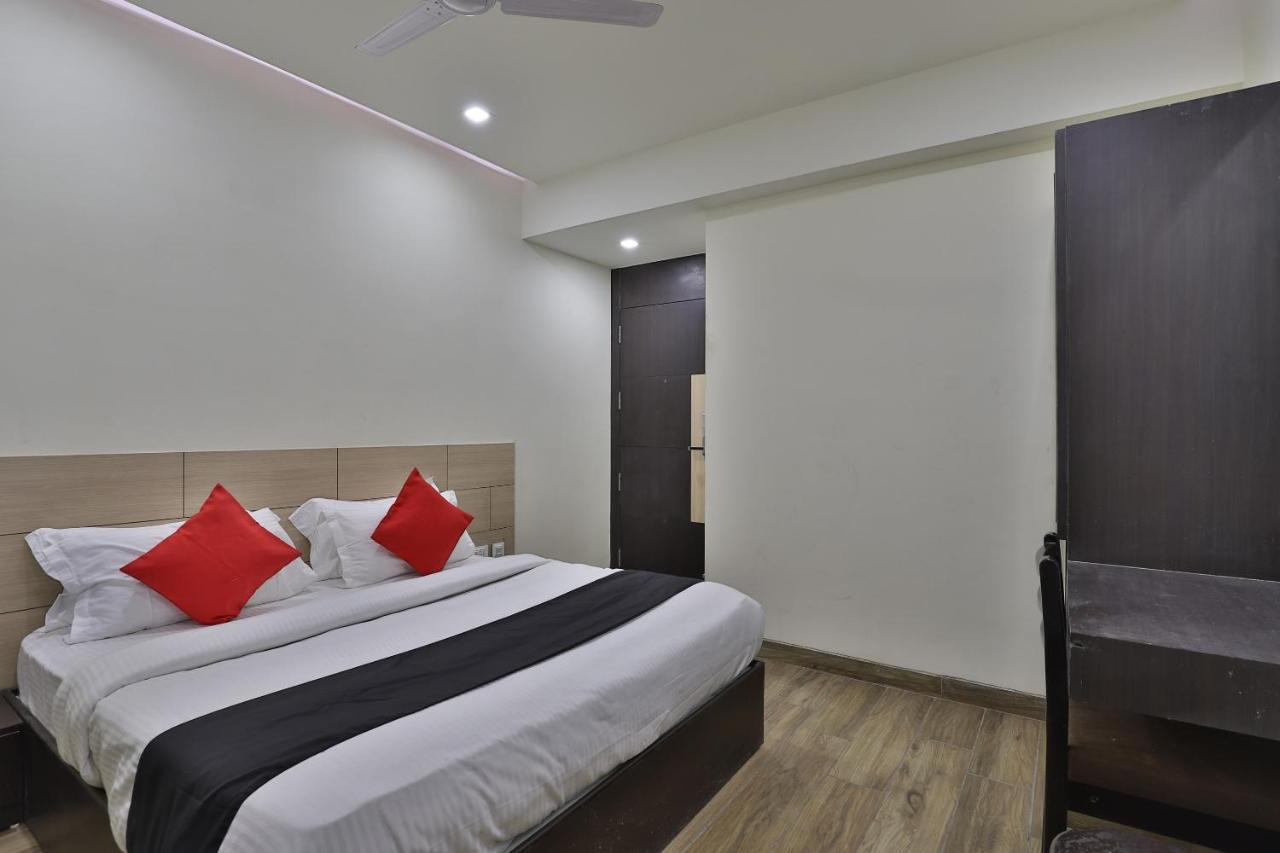 Capital O 41581 Hiriz Hotel Gāndhīdhām Esterno foto