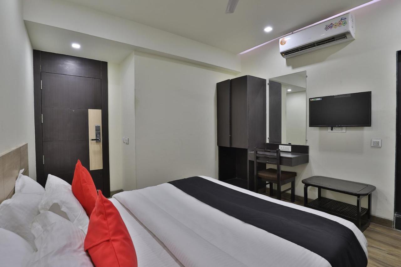Capital O 41581 Hiriz Hotel Gāndhīdhām Esterno foto
