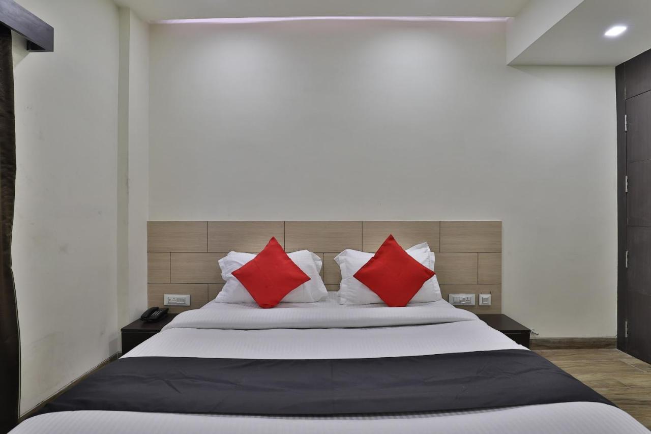 Capital O 41581 Hiriz Hotel Gāndhīdhām Esterno foto