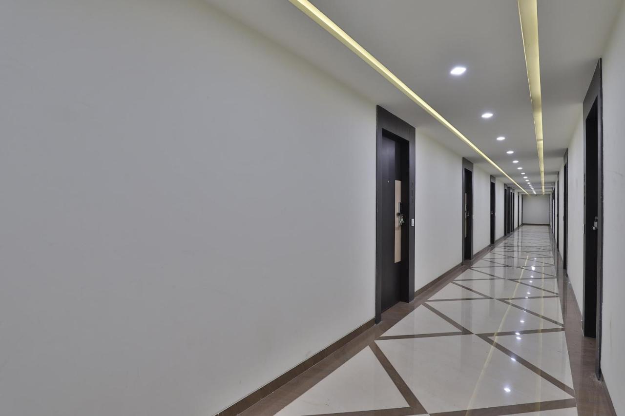 Capital O 41581 Hiriz Hotel Gāndhīdhām Esterno foto
