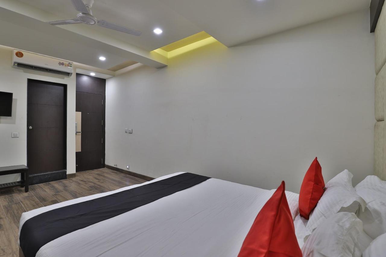 Capital O 41581 Hiriz Hotel Gāndhīdhām Esterno foto